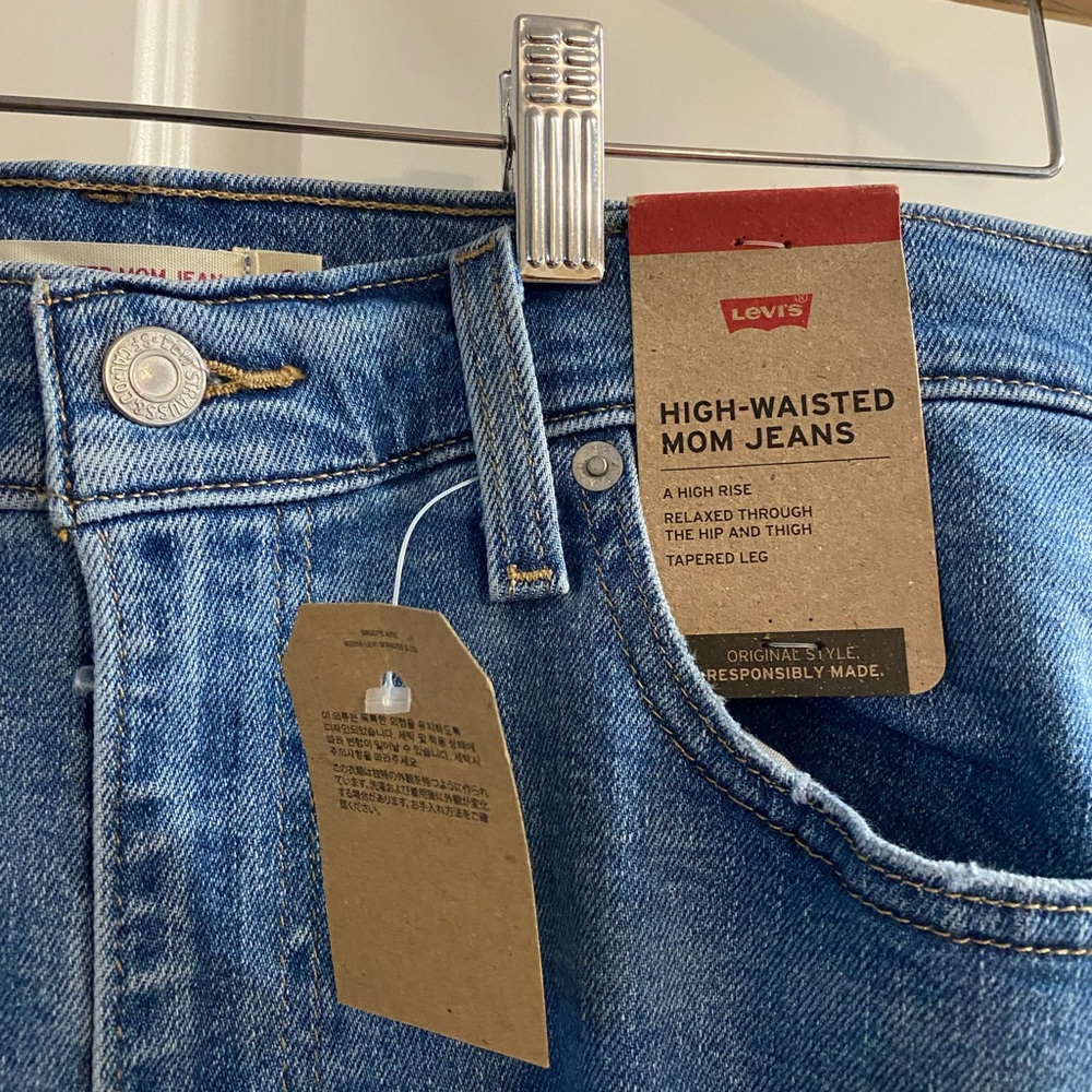 Levi’s HIGH-WAISTED Distressed MOM JEANS
